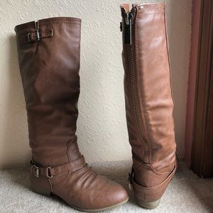 Brown riding boots, size 7.5.